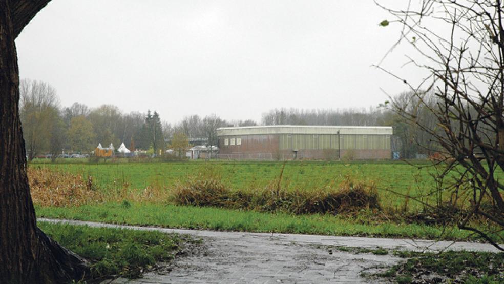 Aus der Sporthalle an der Floorenstraße in Weener werden die Flüchtlinge in die BBS-Halle nach Leer umziehen. © Foto: Szyska