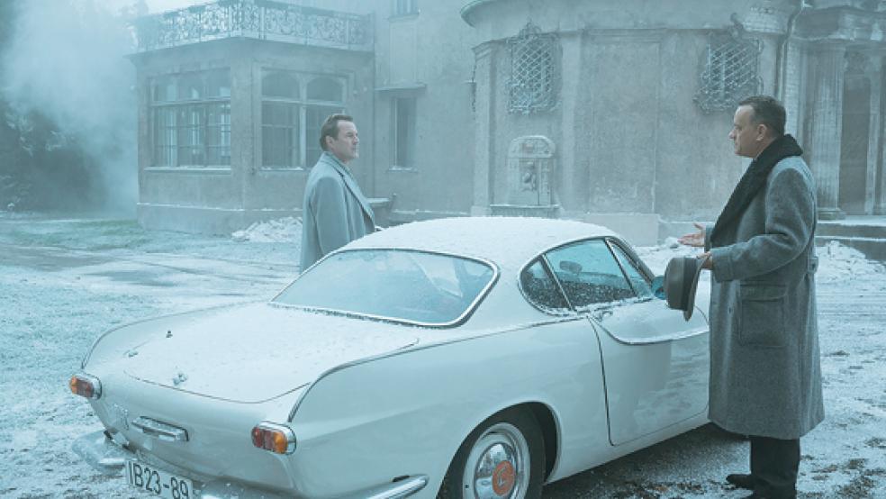 Auf dem Höhepunkt des Kalten Krieges: Anwalt James Donovan (Tom Hanks, rechts) versucht zwischen den Fronten zu vermitteln. © Foto: 20th Century Fox. 
