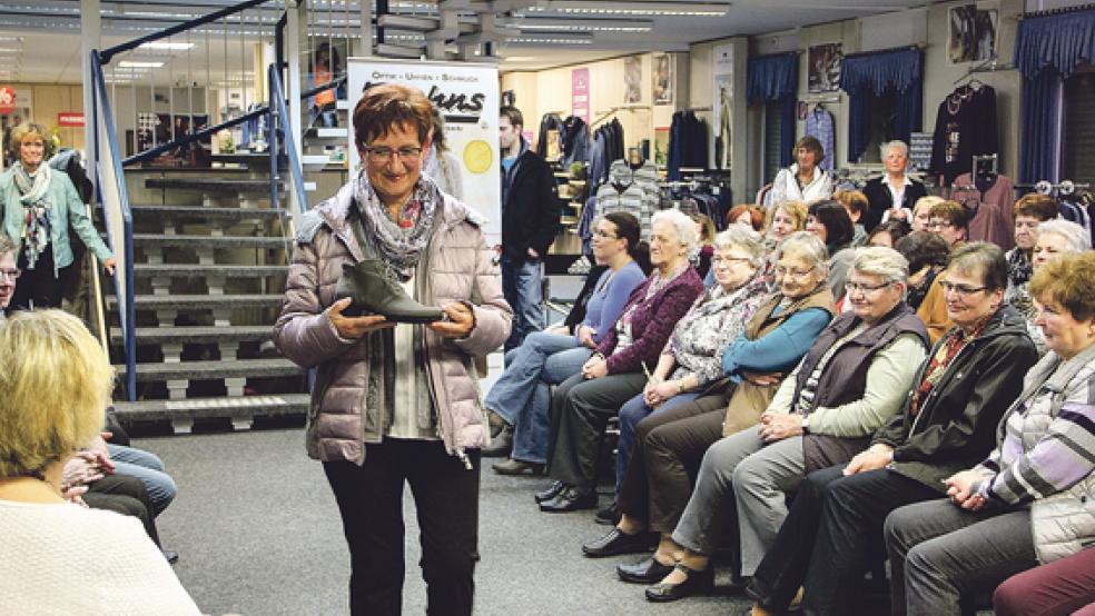 Über 60 Zuschauerinnen verfolgten die Modenschau bei Borchers. © Foto: Flockenhagen