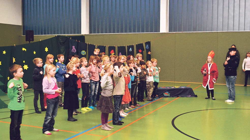 Für die Gesangseinlage der Kindergarten-Kinder gab es viel Applaus von Eltern, Großeltern und Geschwistern. © 