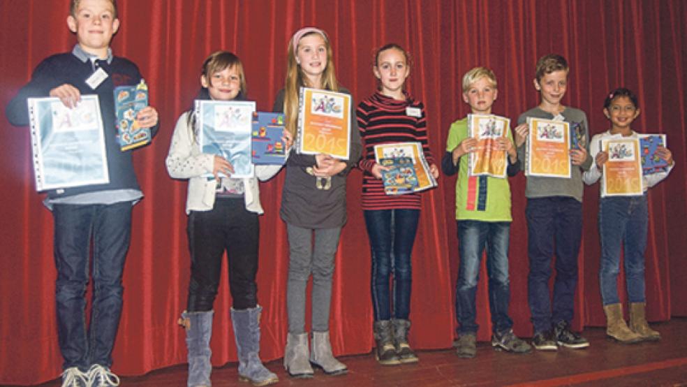 Urkunden und Bücher gab es für alle Teilnehmer des Lesewettbewerbs. © Foto: privat