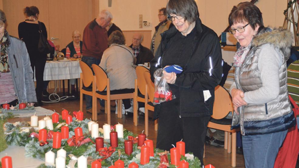 Beim Basar des Vereins für Körperbehinderte in Bunde geht es nicht nur um den Verkauf der ehrenamtlich erstellten Dinge, sondern auch um die Gemeinschaft. © Foto: Himstedt 