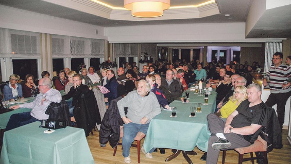 Großes Interesse: Rund 100 Einwohner aus Halte und Vellage kamen am Dienstagabend ins Hotel-Restaurant »Reiherhorst«, um sich über den vom Bauunternehmen Bunte geplanten Sandabbau zu informieren. © Fotos: Szyska