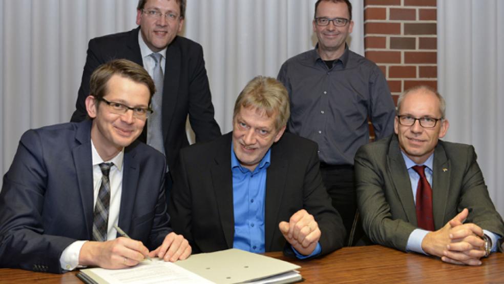 Freuen sich über die langfristige Partnerschaft (von links): Klaus Lübbers Leiter Materialwirtschaft und Einkauf der Meyer Werft, Günter Wigbers Bürgermeister Samtgemeinde Sögel, Heinrich Wagener- Wagener Gastronomie Engineering, Andeas Bartz Meyer Werft und Stephan Schmees Meyer Werft. © Foto: Meyer Werft 
