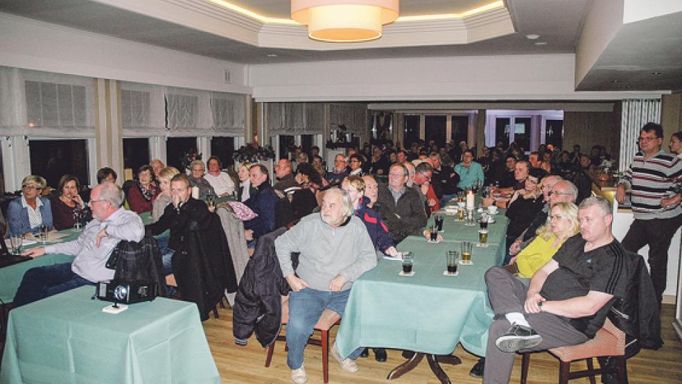 Ein voller Saal beim ersten Informationsabend zum Thema »Sandabbau« im »Reiherhorst« in Halte. Am 14. Dezember soll es in der Aula der Stapelmoorer Grundschule eine zweite Informationsveranstaltung geben. © Foto: Szyska