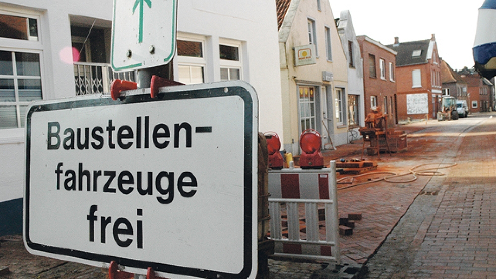 Die Altstadt-Sanierung in Weener - hier die Erneuerung der Westerstraße - wird juristisch geprüft. © Foto: Szyska