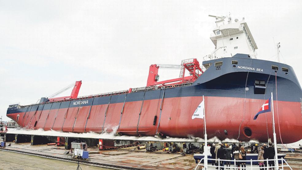 Querstapellauf in Leer: Die Ferus Smit Werft hat den Frachter »Nordana Sea« zu Wasser gelassen. © Foto: Wolters