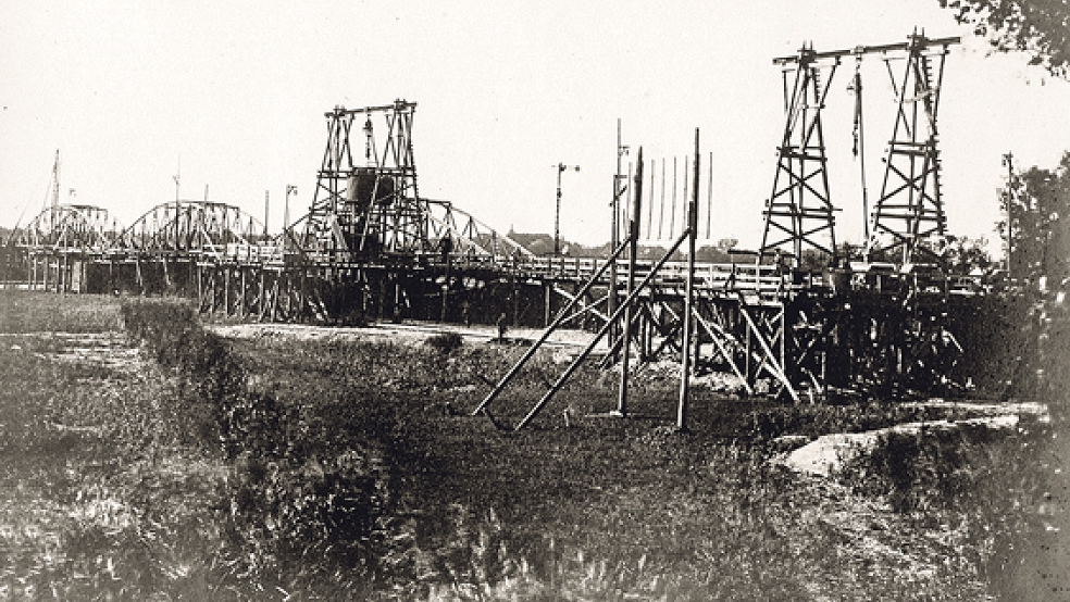 Bau der Friesenbrücke im Jahre 1925. © Foto: WSA-Archiv/Reichsbahndirektion Oldenburg