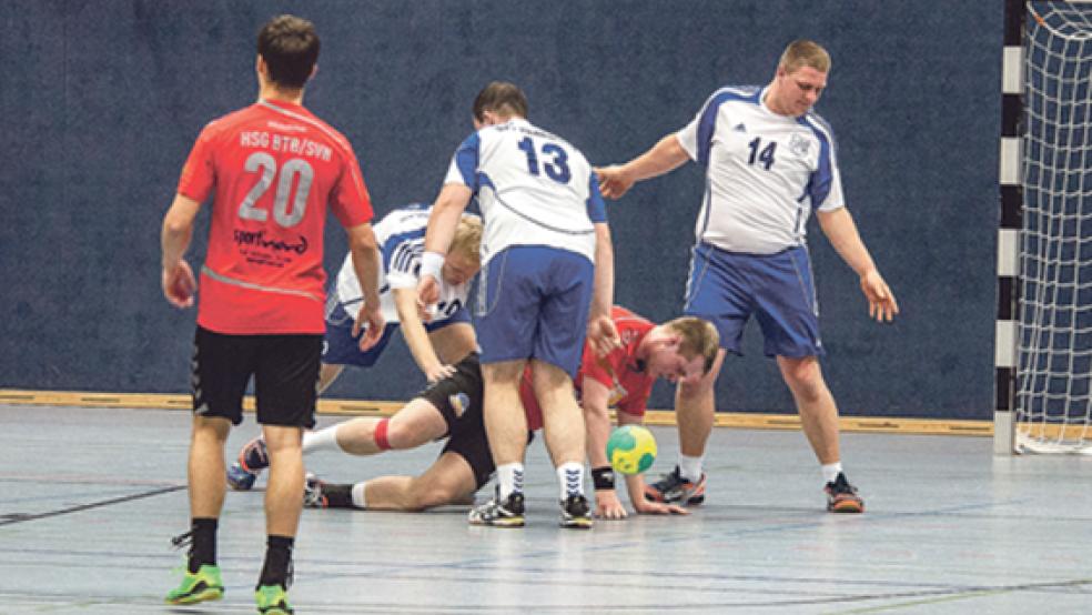 Kein Glück hatten die Handballer vom TuS Holthusen gegen die starken Gäste der HSG Blexer TB/SV Nordernham am Samstag. Viele Wünsche der Rheiderländer blieben deshalb auch in dieser Begegnung unerfüllt. © Fotos: de Winter