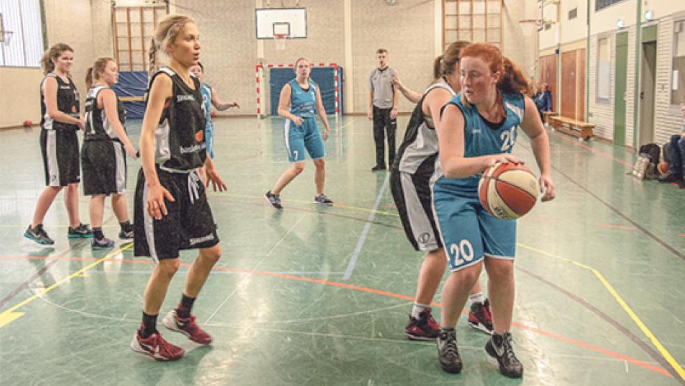 Trotz erbitterter Gegenwehr reichte es für die TuS Basketballerinnen nicht gegen die Gäste vom Bürgerfelder TB. © Foto: de Winter