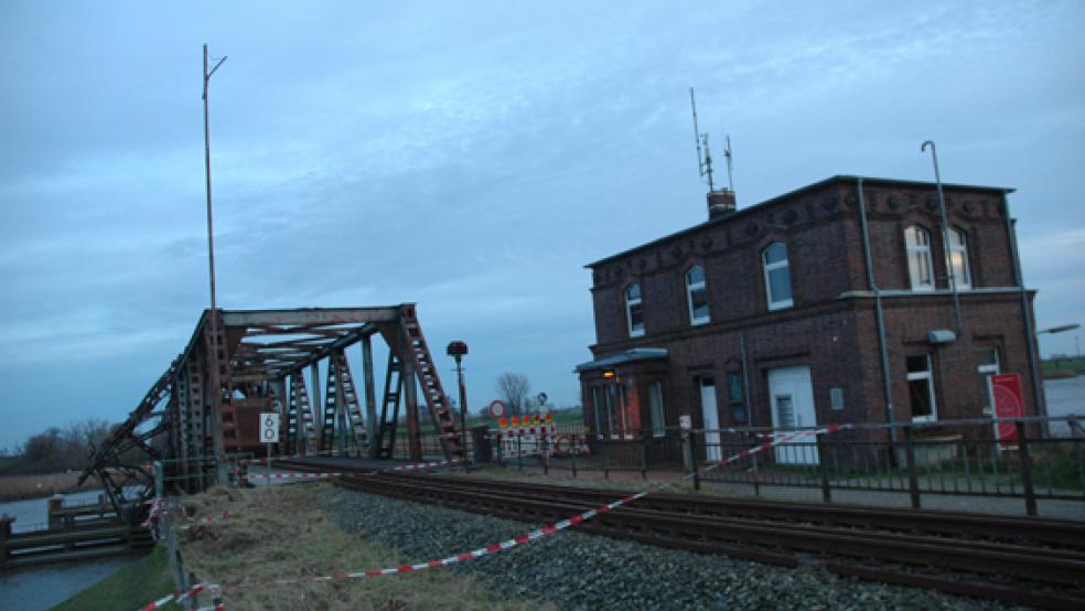 Ein Fährbetrieb als Ersatz für die gesperrte Friesenbrücke würde immense Kosten verursachen. © Foto: Szyska