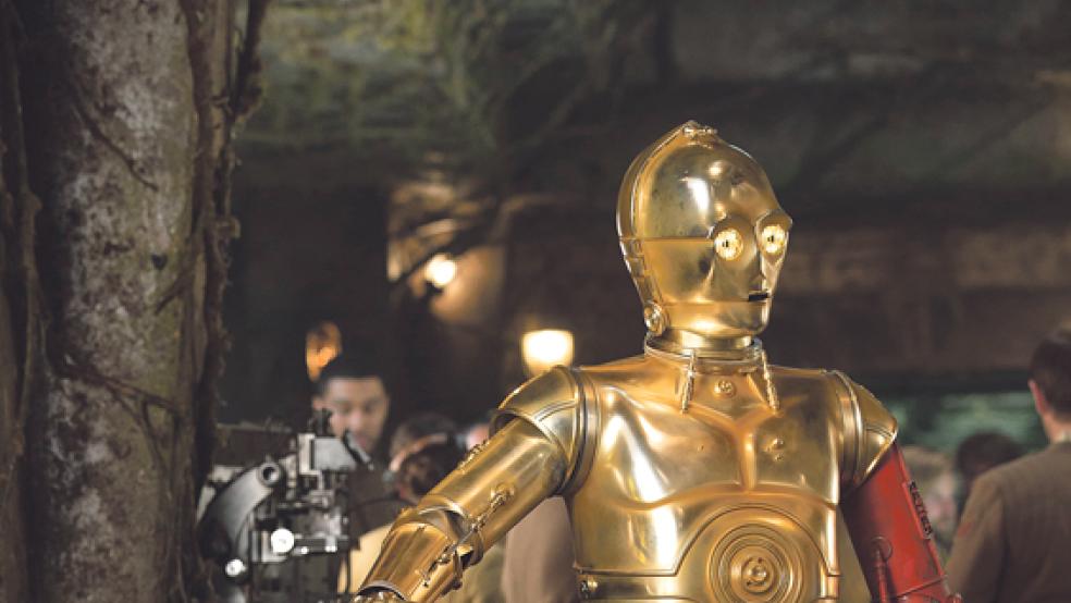 Alte Liebe rostet nicht: Auch R2D2 und C-3PO sind wieder mit von der Partie. © Foto: David James/ Lucasfilm 