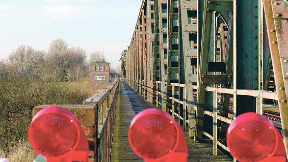 Die Friesenbrücke ist weiterhin gesperrt.  © Foto: RZ-Archiv