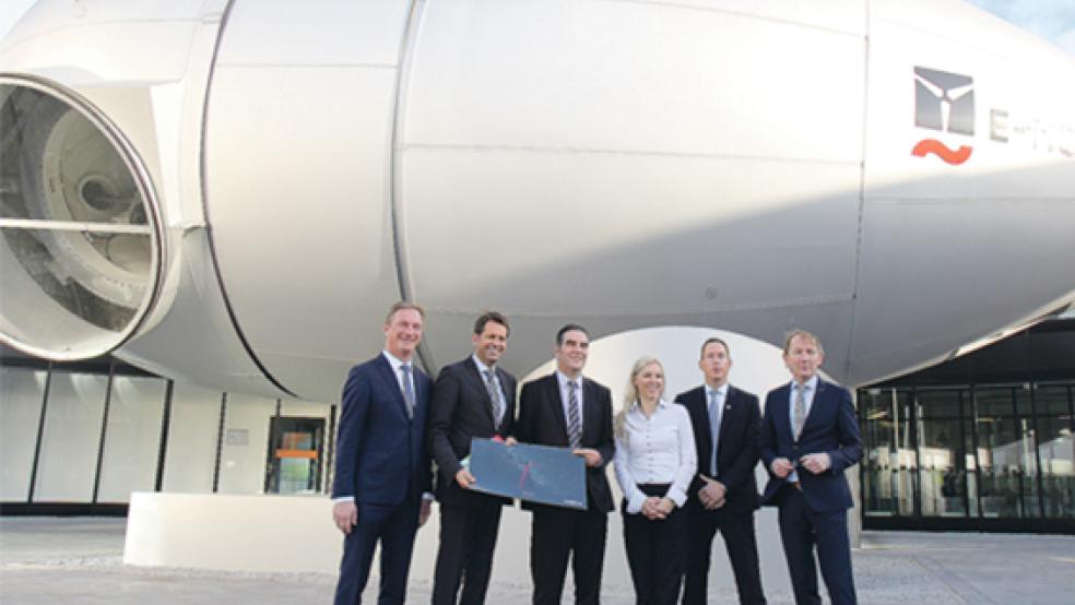 Paten und Partner der neuen Kooperation: (von links) Matthias Brückmann (Vorstandsvorsitzender EWE AG), Olaf Lies (Wirtschaftsminister Niedersachsen), Hans-Dieter Kettwig (Geschäftsführer Enercon GmbH), Nicole Fritsch-Nehring (Stellvertretende Vorstandsvorsitzende Enercon), Simon-Hermann Wobben (Mitglied des Vorstands Enercon), Harm-Uwe Weber (Landrat des Landkreises Aurich). © Foto: privat