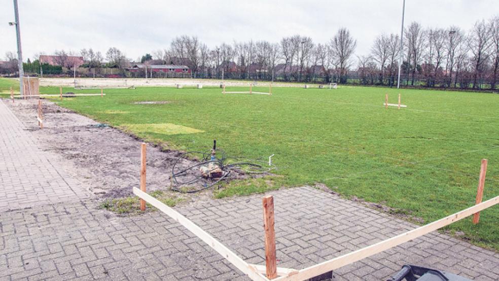 Der Grundriss des Bunder Vereinsheims ist bereits abgesteckt und die Ausmaße lassen sich erahnen. © Foto: de Winter