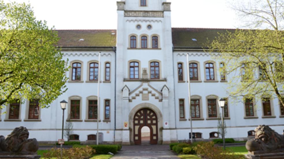 Am Landgericht in Aurich wurde der 26-jährige Angeklagte wegen gefährlicher Körperverletzung zu einer Gesamtfreiheitsstrafe von drei Jahren und acht Monaten verurteilt. © Foto: Hanken