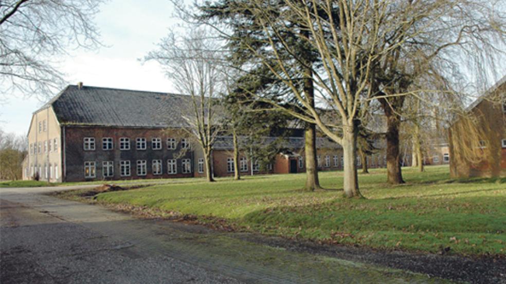 Die meisten Gebäude auf dem Gelände des ehemaligen Bundeswehr-Depots an der Landsburg in Weener stehen leer. Der Bund hatte das insgesamt 11,4 Hektar große Gelände im Jahr 2004 an den Niederländer Appie Wouters verkauft. © Foto: Szyska