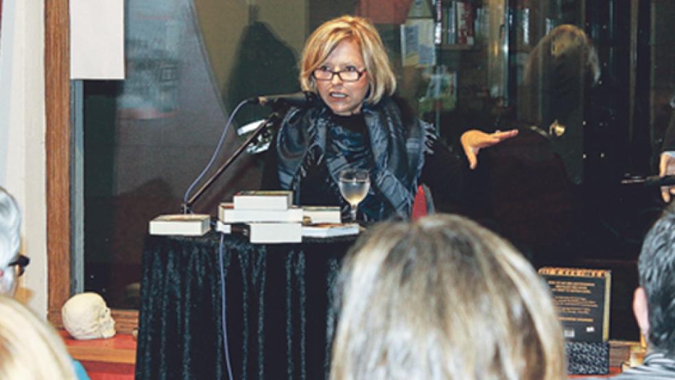 Elisabeth Herrmann präsentiert in Leer ihren neuen Krimi »Totengebet«. © Foto: privat