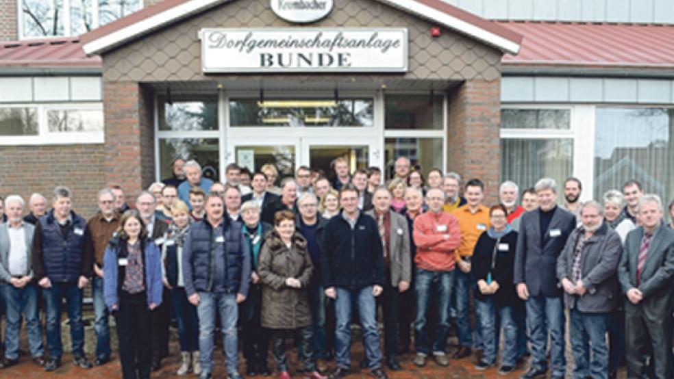 60 Arbeitskreismitglieder trafen sich mit Bürgermeistern und Planern in Bunde, um das Dorfentwicklungsprogramm im Rheiderland anzuschieben. © Foto: privat