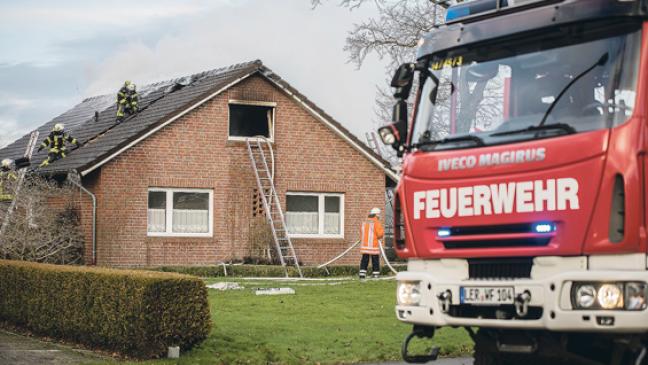 Bewohner bei Hausbrand leicht verletzt