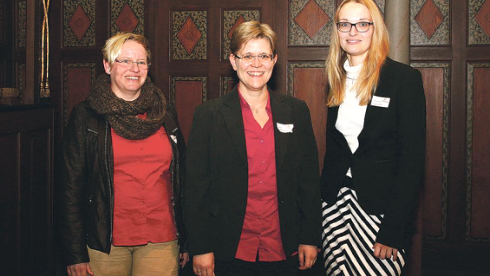 Das Geschäftsführungsteam des Kindertagesstättenverbandes bilden Heike Winterboer (rechts) für den betriebswirtschaftlichen Bereich, Alke Eden (Mitte) für den pädagogischen und den Personalbereich sowie Fachberaterin Manuela Fischer. © Foto: Dübbel (Lutherischer Kirchenkreis)