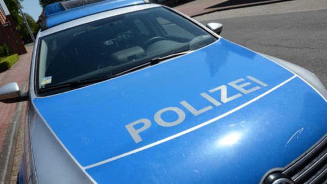 Junge und Mädchen sexuell belästigt