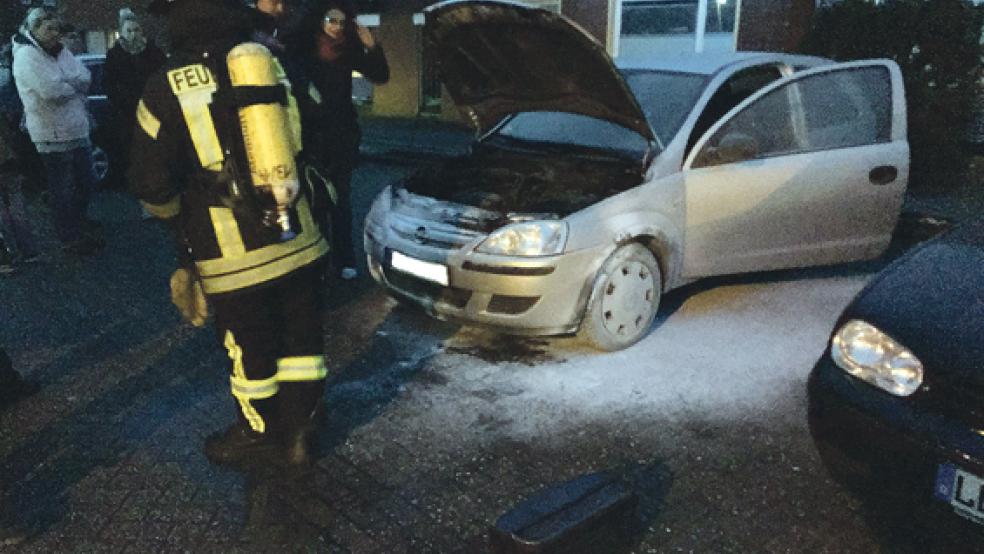 Die Brandbekämpfer hatten den Motorbrand schnell abgelöscht. © Foto: Feuerwehr Bunde