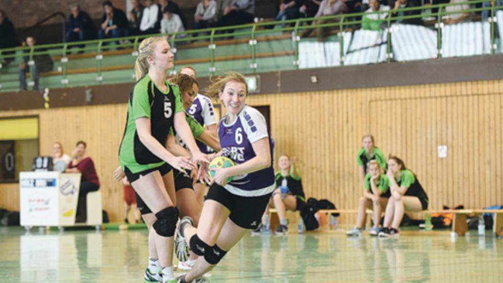 Einsatz ist Trumpf: Beim Duell zwischen der ersten und der zweiten Handballmannschaft der HSG Weener/Bunde geht es heute in der Bunder Mölenlandhalle für beide Teams um wichtige Punkte. © Foto: Bruins