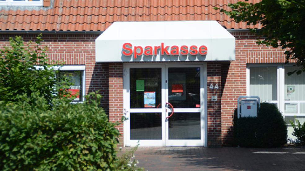 Seit längerem steht die ehemalige Sparkassenfiliale in Wymeer leer. Nun soll sie als Unterkunft für Flüchtlinge genutzt werden.  © Foto: RZ-Archiv