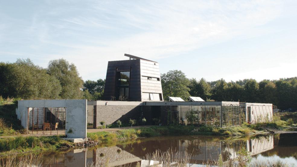 Das Kunsthaus im Hesse-Park hat Eigentümer Jan Timmer selbst entworfen und gebaut. Zusammen mit seiner Lebensgefährtin Elisabeth Tatenberg lädt der Architekt regelmäßig zu Veranstaltungen in das Kunsthaus ein. Die Zahl dieser Veranstaltungen ist künftig auf zwölf im Jahr beschränkt. Eine Zahl, die bisher ohnehin nicht erreicht wurde. © Archivfotos: Hoegen