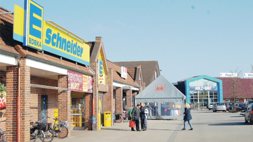 Edeka und Aldi und auch Holz und Bau wollen an der Neuen Feldstraße erweitern. © Foto: Hoegen