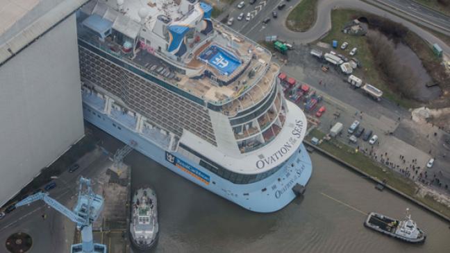 »Ovation of the Seas« ist draußen