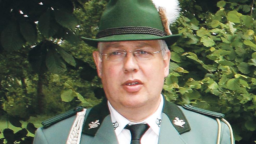 Rainer Lübbers wurde für vier Jahrzehnte Aktivität im Schützenwesen vom SV Diele geehrt. © Foto: privat