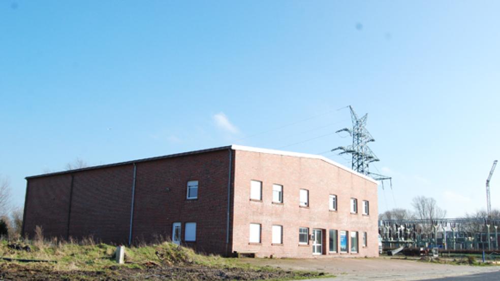 Der Getränkehandel ist aus dieser Halle an der Industriestraße längst ausgezogen. Jetzt wurden neue Nutzungsbestimmungen für das Gebäude planerisch festgelegt. © Foto: Hoegen