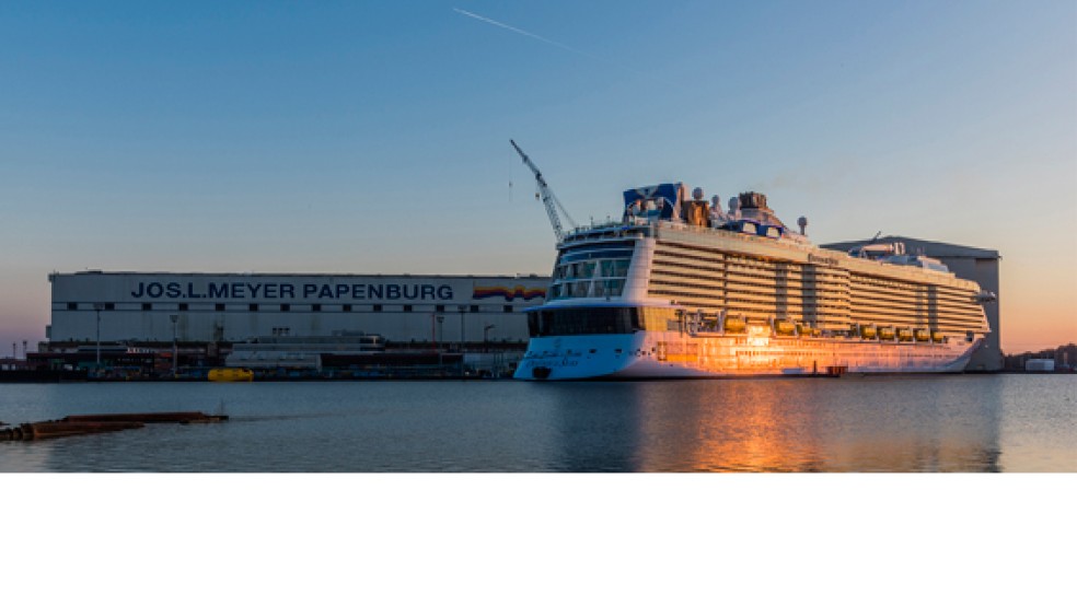 Die »Ovation of the Seas« wird voraussichtlich am Freitagmittag um 14 Uhr den Papenburger Werfthafen verlassen und die Friesenbrücke in Weener gegen 18.45 Uhr passieren.  © Foto: Meyer Werft