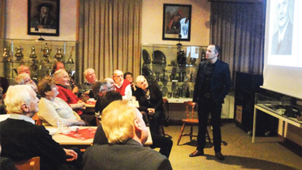 Auf große Resonanz stieß der Vortrag von Dr. André Köller (rechts) im Heimatmuseum in Weener.  © Foto: Jürrens