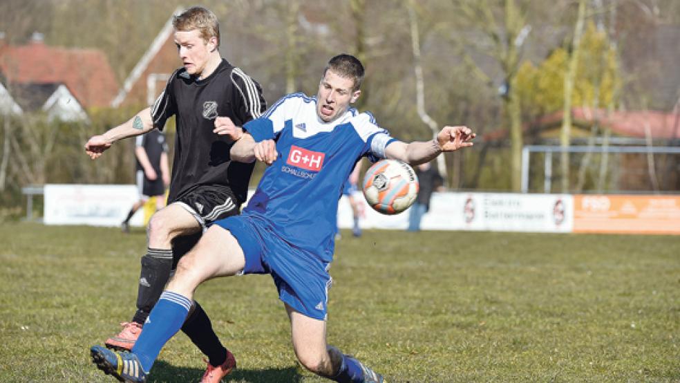 Für keinen Zweikampf zu schade war sich Holthusens Markus Gernand (rechts). © Foto: Bruins