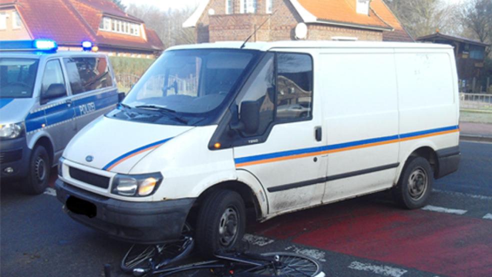 Beim Abbiegen erfasste ein Ford-Kleintransporter zwei Schüler, die in Ostrhauderfehn eine Straße überquerten. © Foto: Polizei