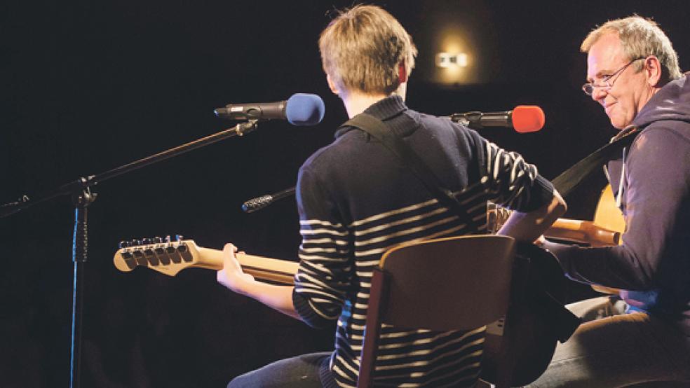 Nicolai Zobjack und Tom Bohmfalk (rechts) sangen gemeinsam »Father And Son«. © 