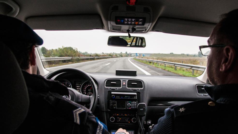 Ein 41-jähriger Autofahrer wurde am Freitagmorgen um 4.15 Uhr auf der A31 beim Emstunnel von der Bundespolizei kontrolliert. Gegen den Mann lag ein Haftbefehl vor. Durch die Zahlung von 288,50 musste er allerdings nicht ins Gefängnis. © Foto: RZ-Archiv