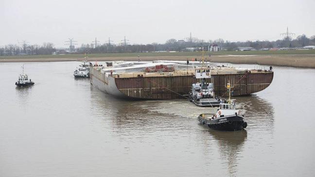 Schiffssektion bekommt mächtige Schramme