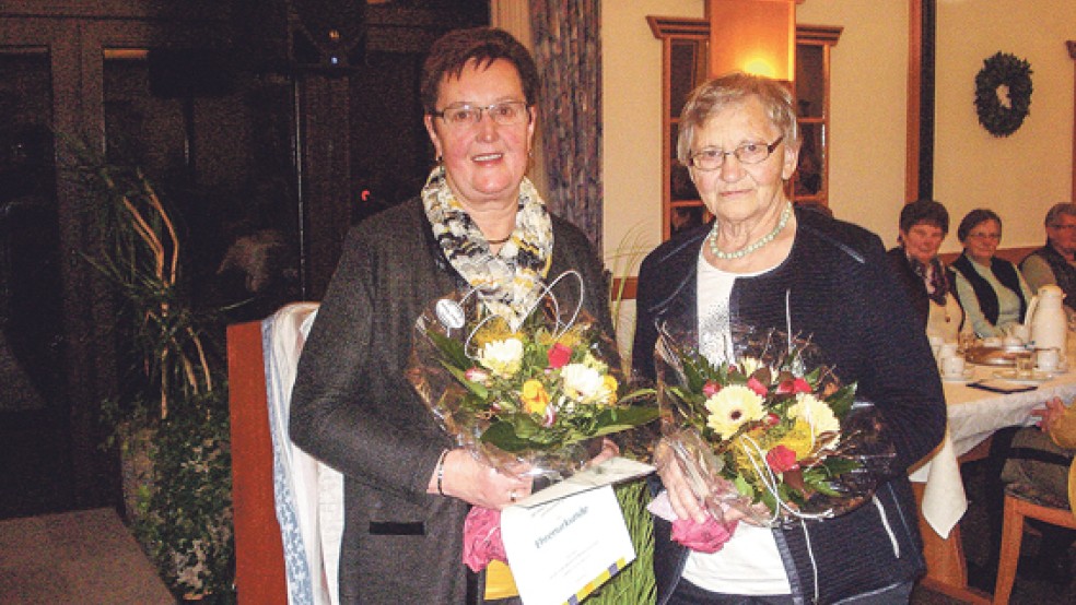 Die Geehrten: Annchen Poel war 16 Jahre im Vorstand des Landfrauenvereins Stapelmoor, Magret Spekker 32 Jahre lange im Vorstand des Landfrauenvereins Jemgum.  © Foto: privat