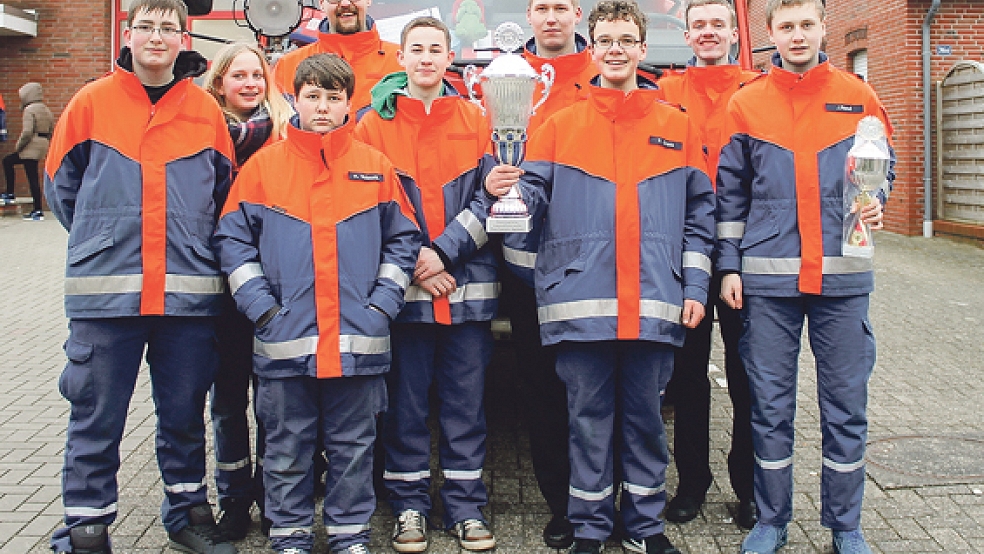 Die Jugendfeuerwehr Holthusen (Gruppe 2) holte sich den Titel bei den »Osterspielen« in Stapelmoor.  © Foto: Rand (Feuerwehr)