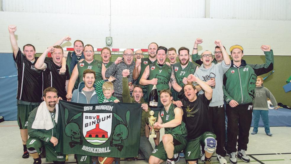 Meisterjubel in Bingum: Die Basketballer des BSV haben sich mit einer überzeugenden Leistung den Bezirksklassen-Titel gesichert. © Fotos: Mentrup