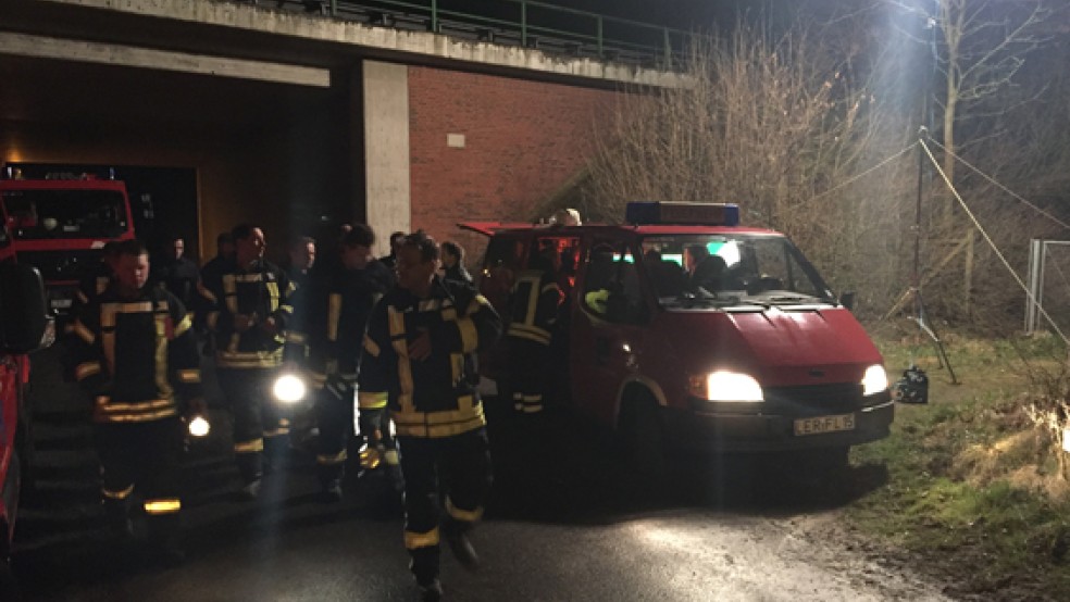 In Nüttermoor suchten rund 50 Einsatzkräfte in der Nacht auf Ostermontag nach einem vermissten Mann. © Foto: Feuerwehr 