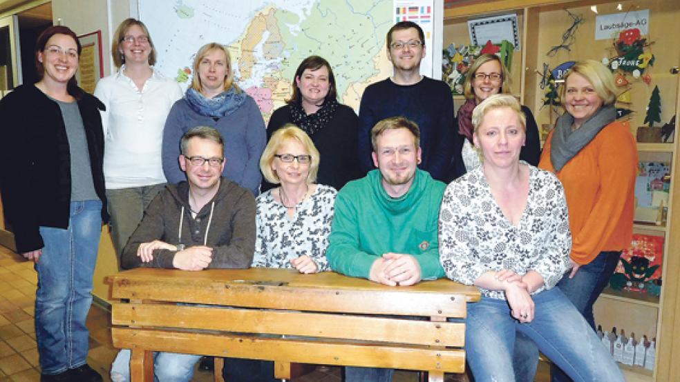Der neue Vorstand des Fördervereins der Grundschule Weener: (sitzend von links) Menno Lokers, Anja Duitsmann, Bernd Feenders, Silvia Landmann sowie (stehend von links) Petra Park, Sabrina Koetsier, Silvia Beekmann, Bianca Korfee, Michael Nolte, Silvia Nolte und Daniela Spree. © Foto: Förderverein der Grundschule Weener 