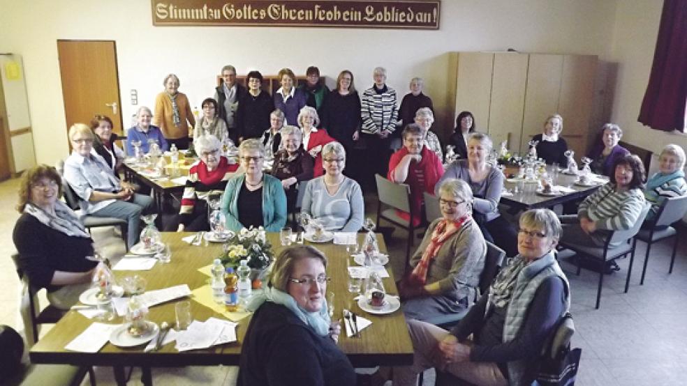 Wahlen beim Frauenchor Jemgum: Ette Remmers wurde erneut zur 1. Vorsitzenden gewählt. Sie bedankte sich für das Vertrauen.  © Foto: Frauenchor Jemgum