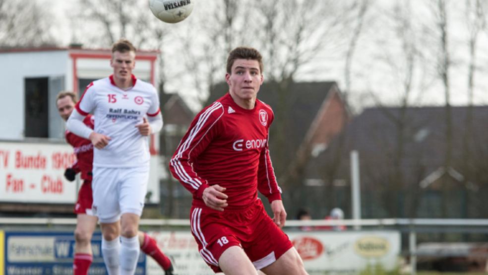 Sein erstes Tor im Herrenbereich erzielte Bundes Christoph Buse in Emden. Darüber hinaus machte er auf der Sechserposition ein starkes Spiel.  © Foto: Mentrup