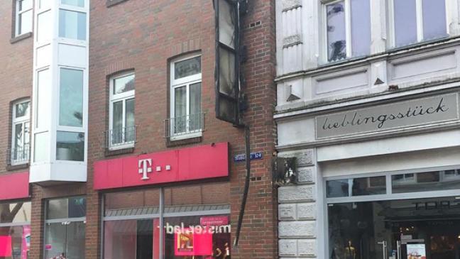 Telekom-Reklame in hellen Flammen