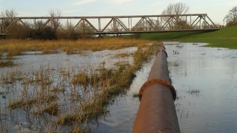 »De Dyklopers« hatten die Schäden an der Spülrohrleitung bei der Friesenbrücke in Hilkenborg dokumentiert. © Foto: privat
